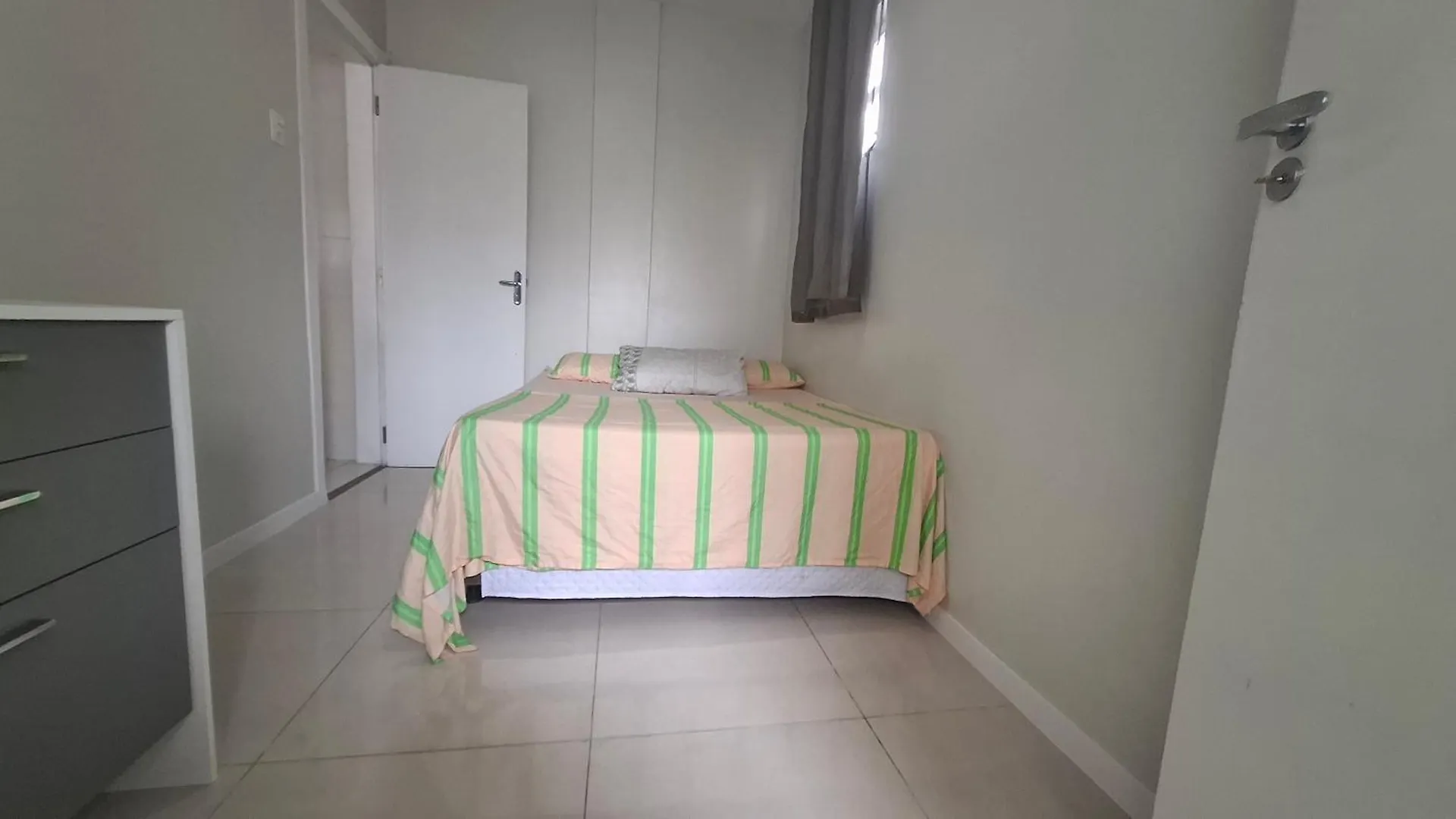 Ca01- Apto Na Quadra-Mar Da Praia Central Com Garagem Balneário Camboriú 0*,